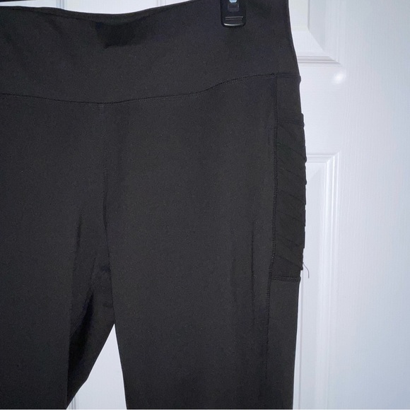 Leg End Active High Waist Capri Leggings with pockets 🏃🏼‍♀️ - Picture 5 of 13